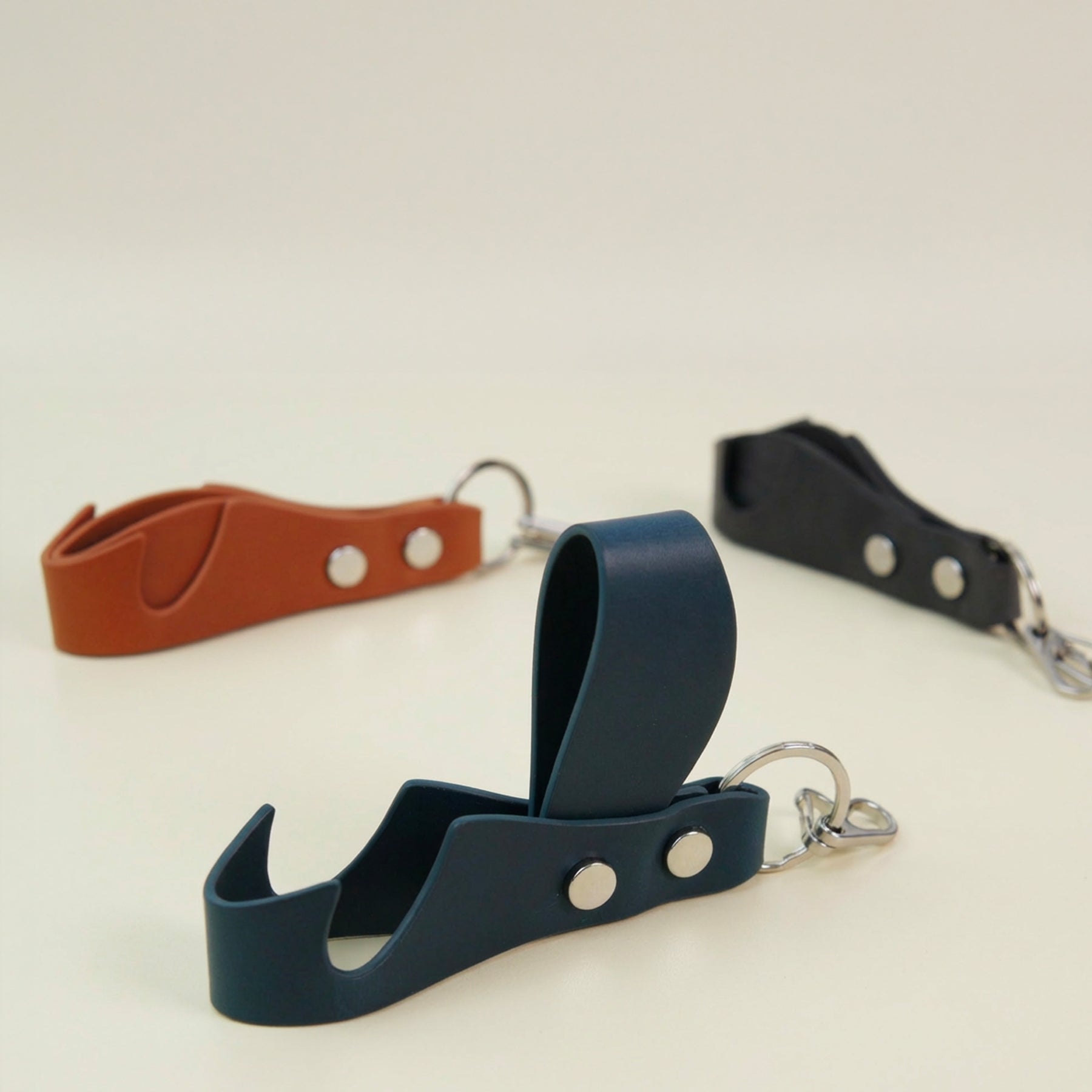 【国産本革】2way レザースマホスタンドキーホルダー "Rest"