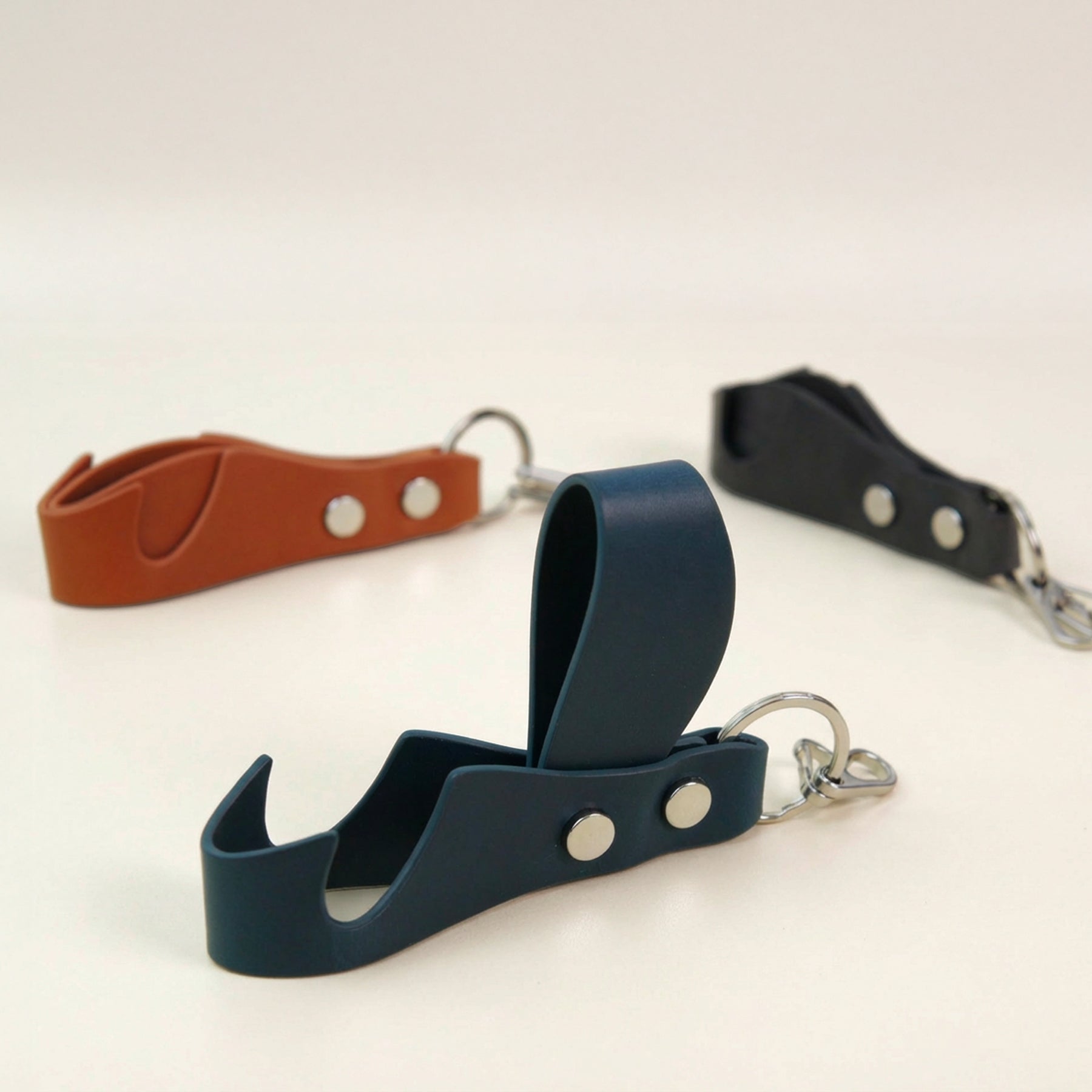 【国産本革】2way レザースマホスタンドキーホルダー "Rest"